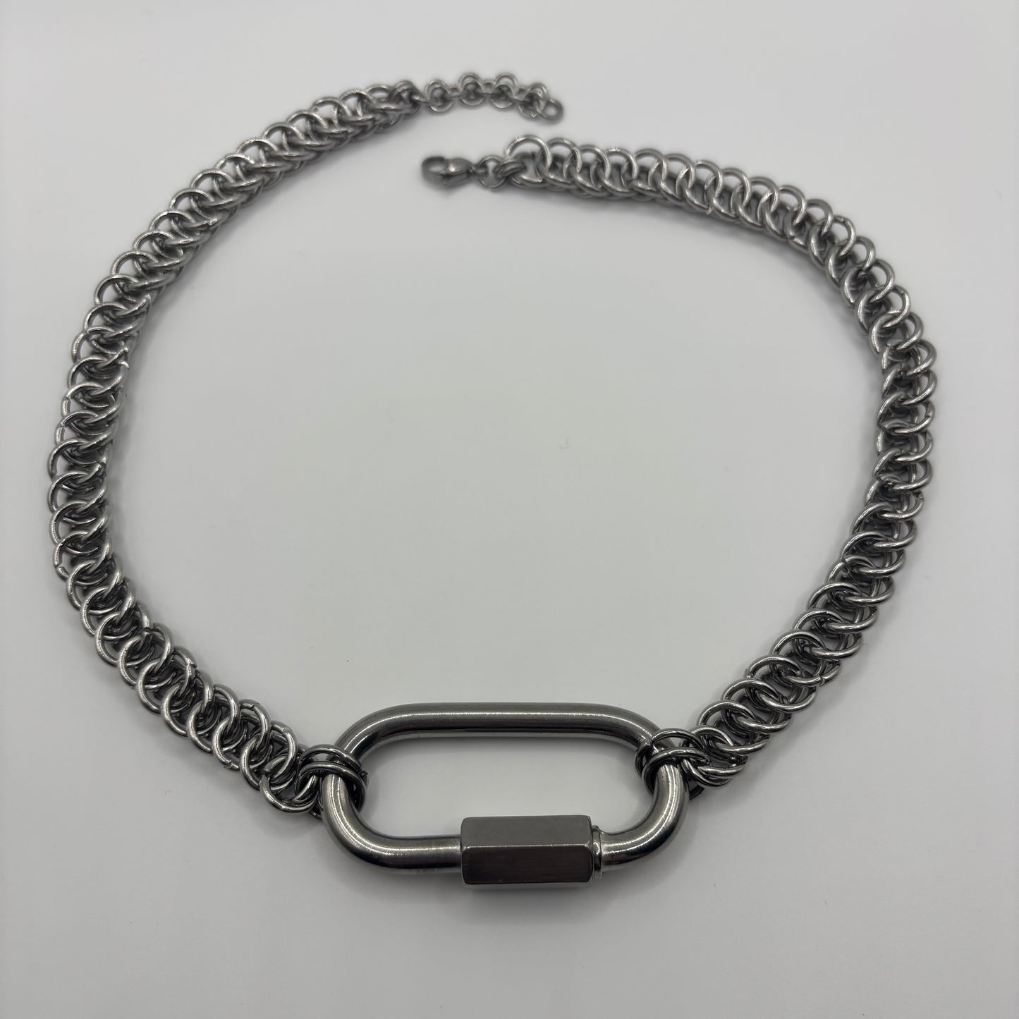 SCREWED - chainmail necklace