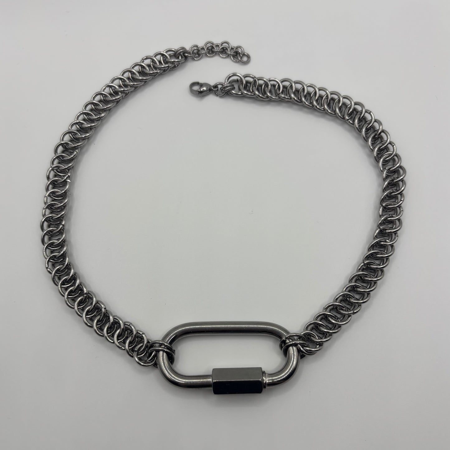 SCREWED - chainmail necklace